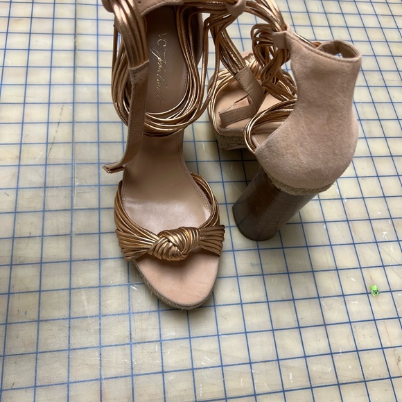 Vince Camuto Nyla never worn! Rose gold 9.5 - Picture 5 of 5